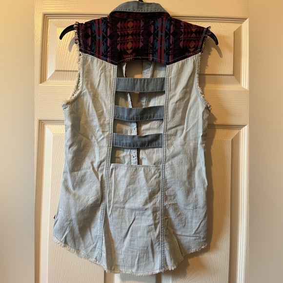 Tribal printed vest. Kylie Kendall branded vest - Picture 3 of 3